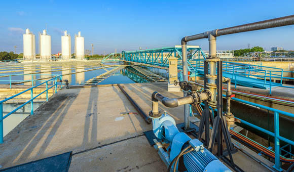 Chemischer Zusatzprozess in der Wasseraufbereitungsanlage